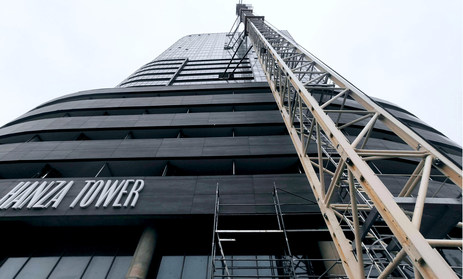 hanza tower фото